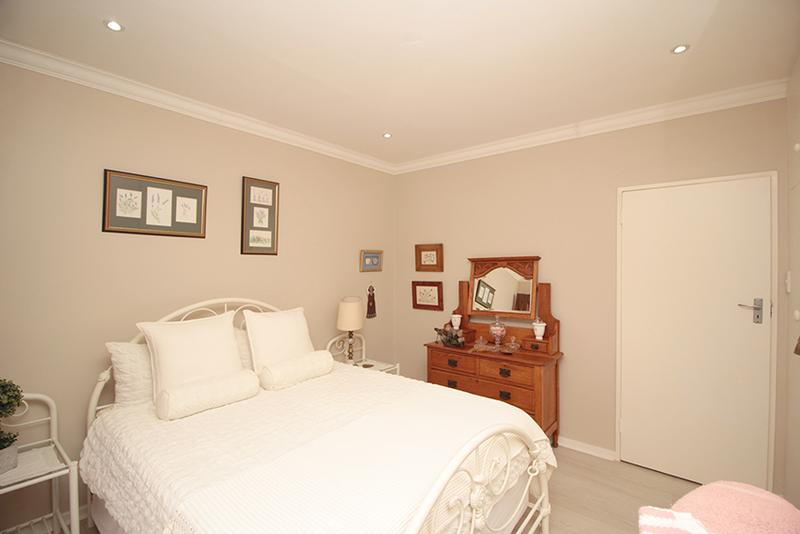 4 Bedroom Property for Sale in Hartenbos Heuwels Western Cape